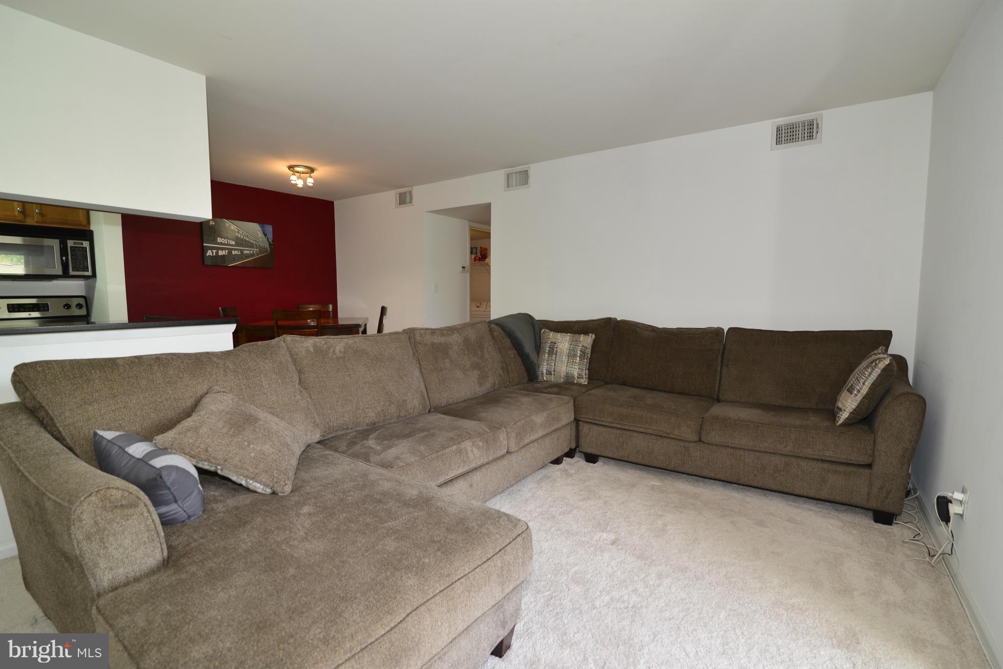 1732 Ascot Way, Unit J Reston, VA 20190 - Photo 6 of 25 Living Room