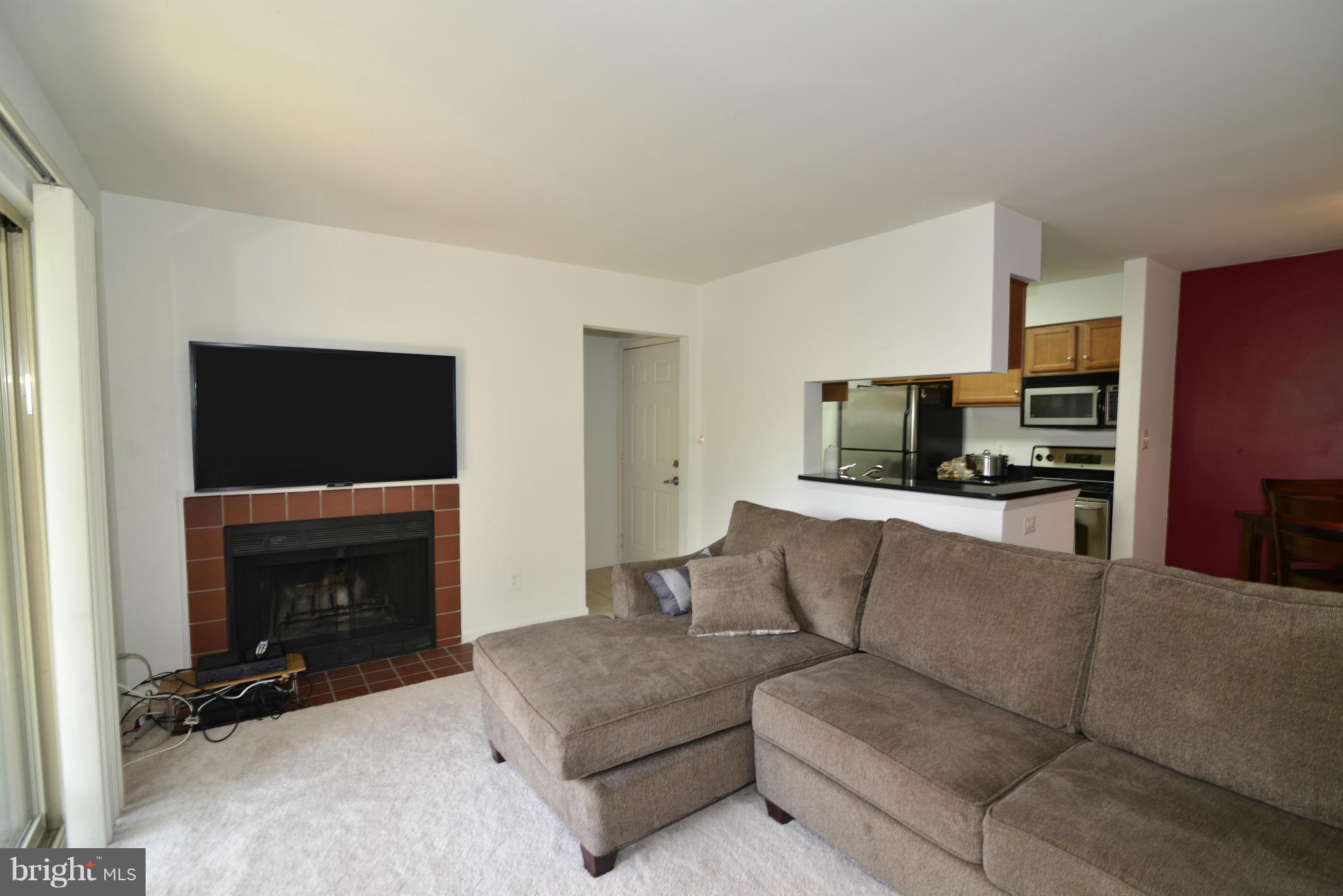 1732 Ascot Way, Unit J Reston, VA 20190 - Photo 7 of 25 Living Room