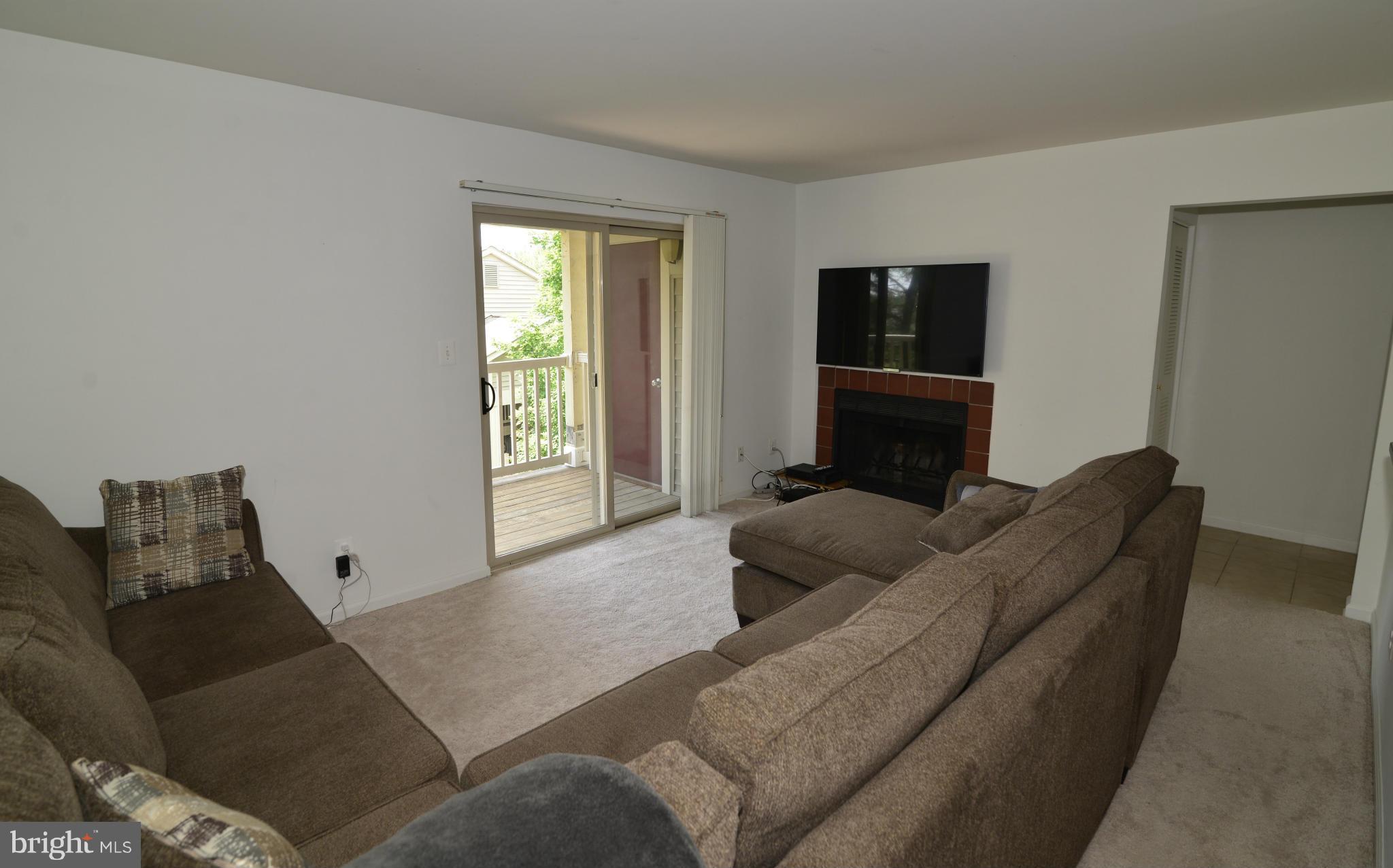 1732 Ascot Way, Unit J Reston, VA 20190 - Photo 9 of 25 Living Room