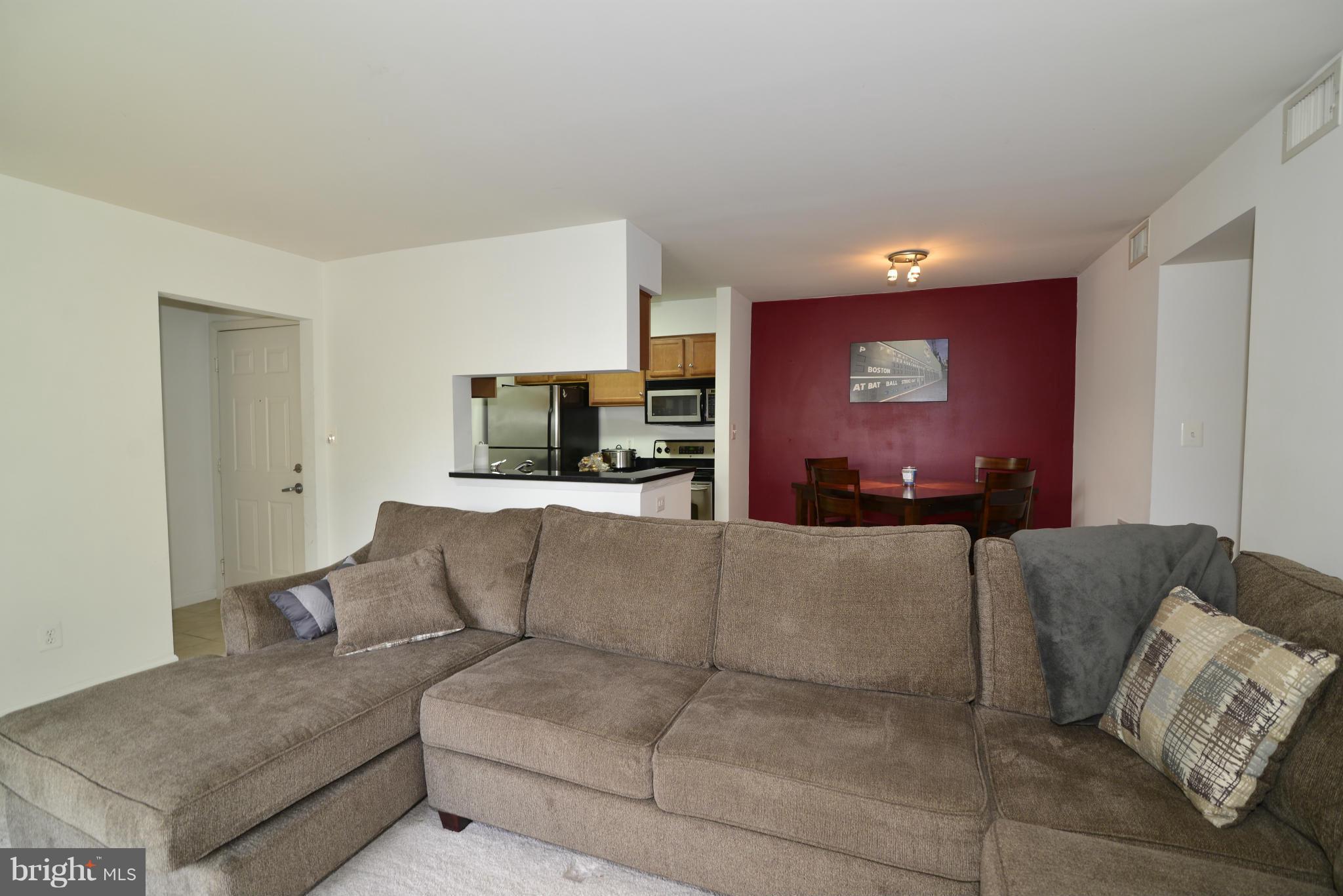 1732 Ascot Way, Unit J Reston, VA 20190 - Photo 10 of 25 Living Room