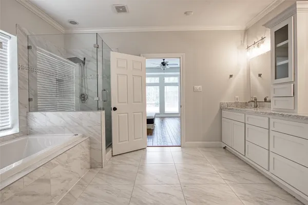 $700,000 | 14010 Lakewood Crossing Boulevard, Houston, TX 77070