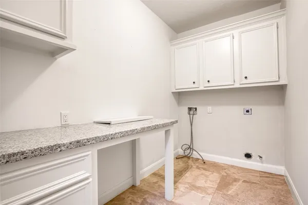 $700,000 | 14010 Lakewood Crossing Boulevard, Houston, TX 77070