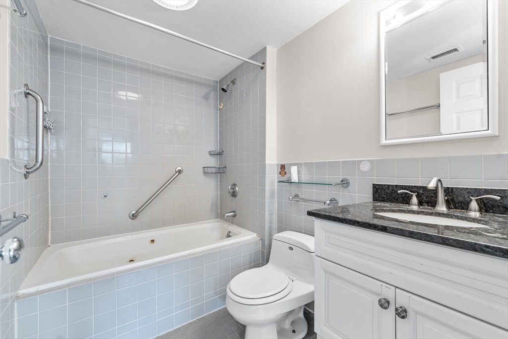 25 Bay State Road, Unit 6 Boston, MA 02215 - Photo 16 of 28