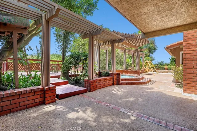 $2,625,000 | 23 Quarterhorse Lane, Rolling Hills Estates, CA 90274