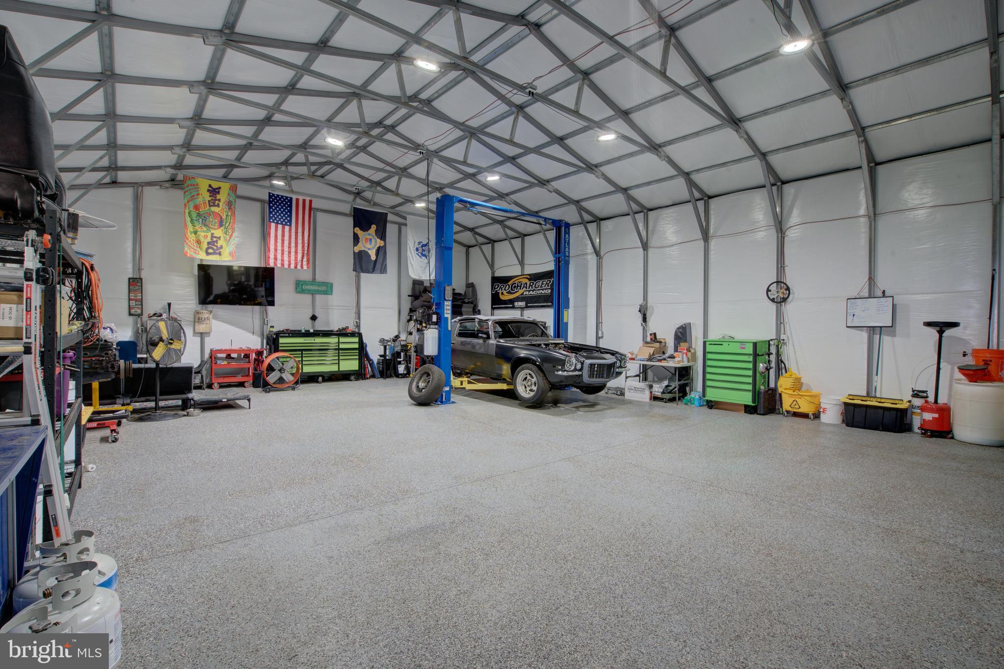 8331 Woodland Road Pasadena, MD 21122 - Photo 43 of 63 Insulated with electric and Lift