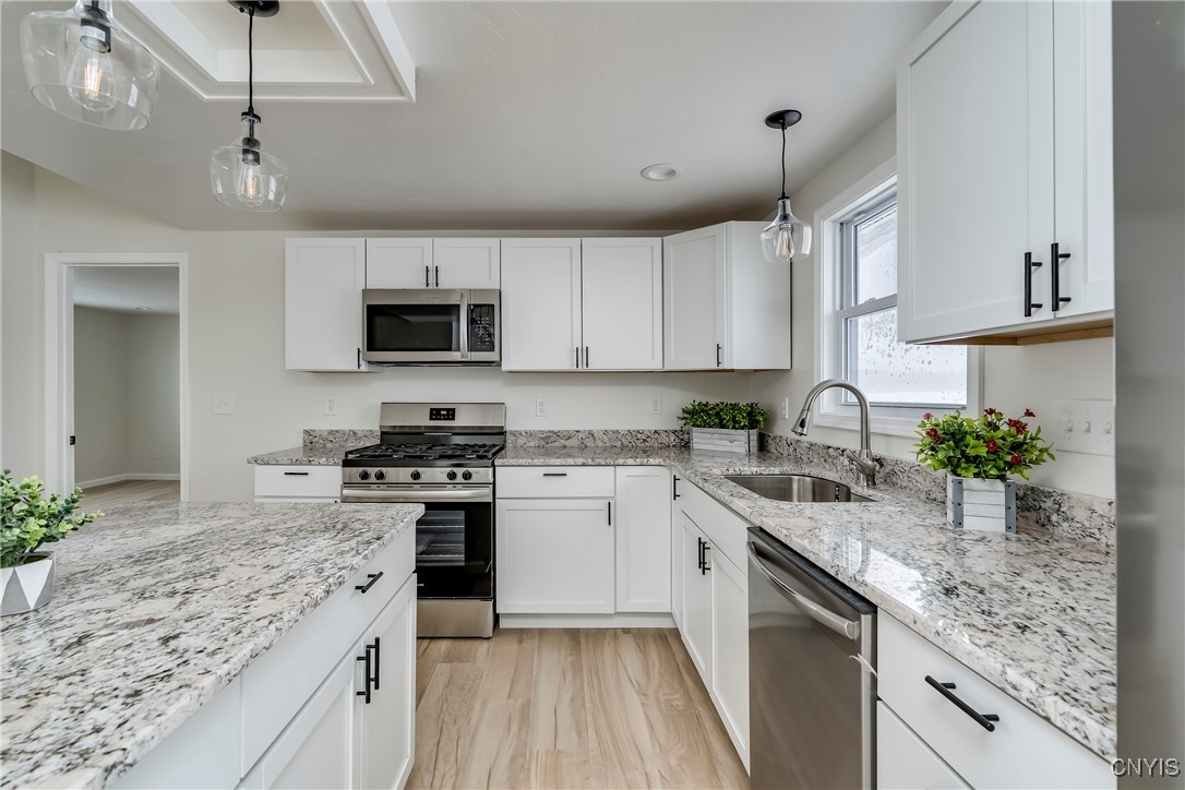 23960 White Road Pamelia, NY 13601 - Photo 3 of 40 Granite countertops and stainless appliances