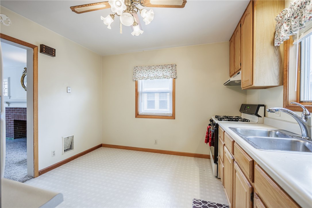 324 Conrad Drive Greece, NY 14616 - Photo 4 of 18 Eat-In Kitchen