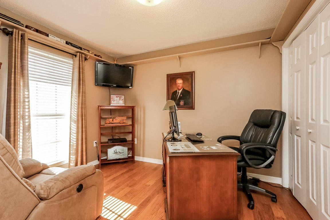 204 Vía Largo Santa Rosa Beach, FL 32459 - Photo 21 of 29 a livingroom with workspace and a window
