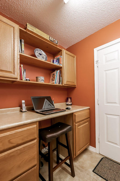 204 Vía Largo Santa Rosa Beach, FL 32459 - Photo 8 of 29 a view of a workspace