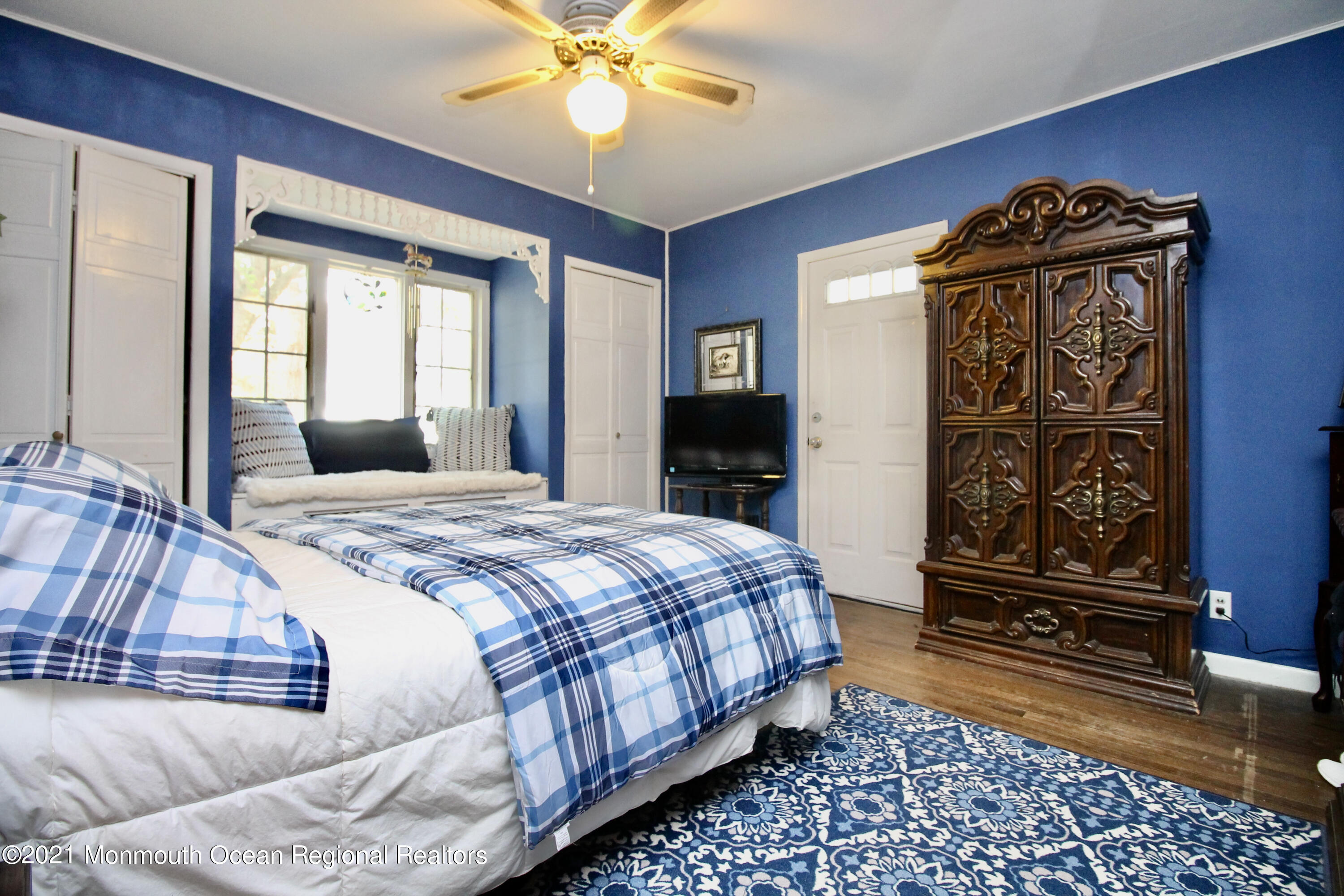 195 Bennett Road Freehold, NJ 07728 - Photo 32 of 90 a bedroom with a bed and a mirror