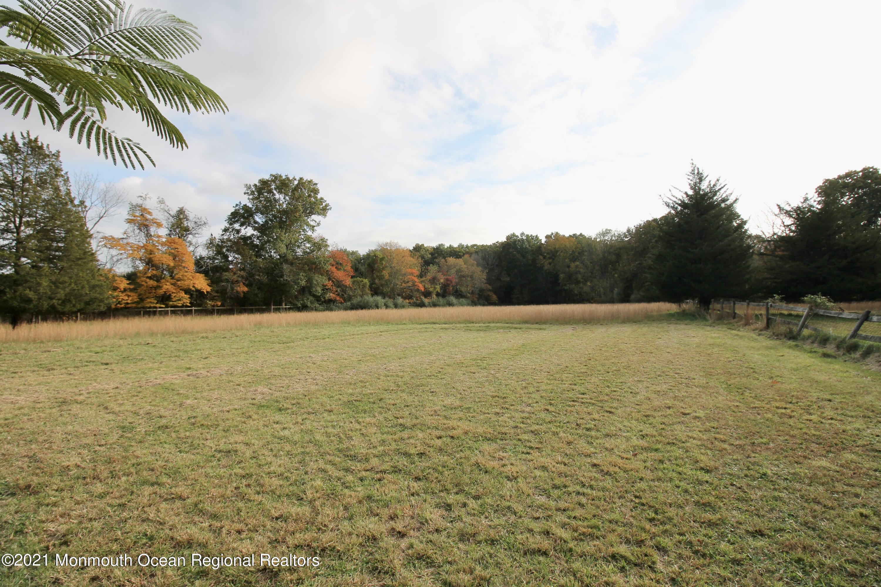 195 Bennett Road Freehold, NJ 07728 - Photo 53 of 90 A3DB0859-08CF-4E00-A4E4-23CF3EEC2799_1_2