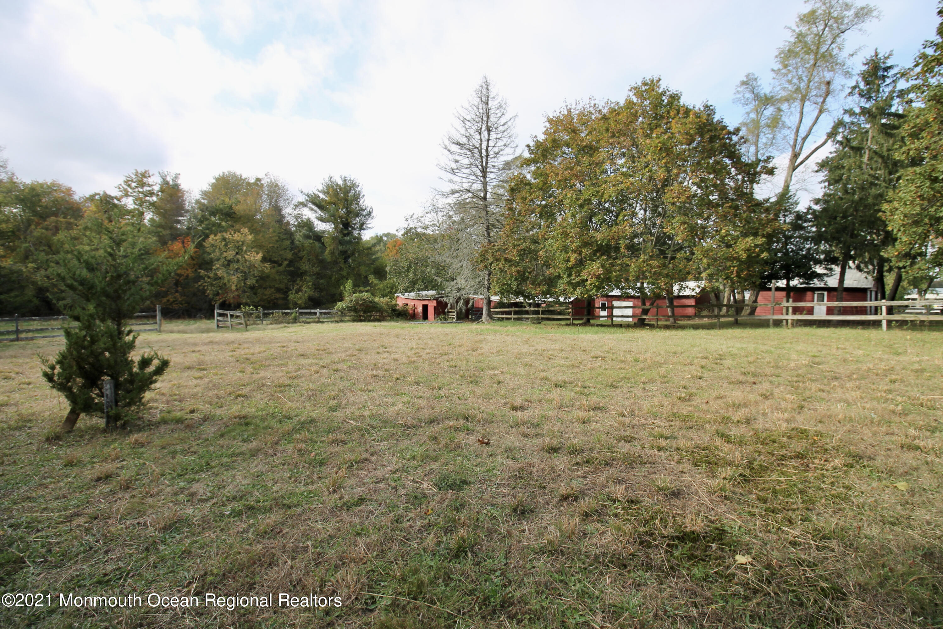 195 Bennett Road Freehold, NJ 07728 - Photo 55 of 90 5FA359D0-90BB-41A6-A567-2474317224E2_1_2