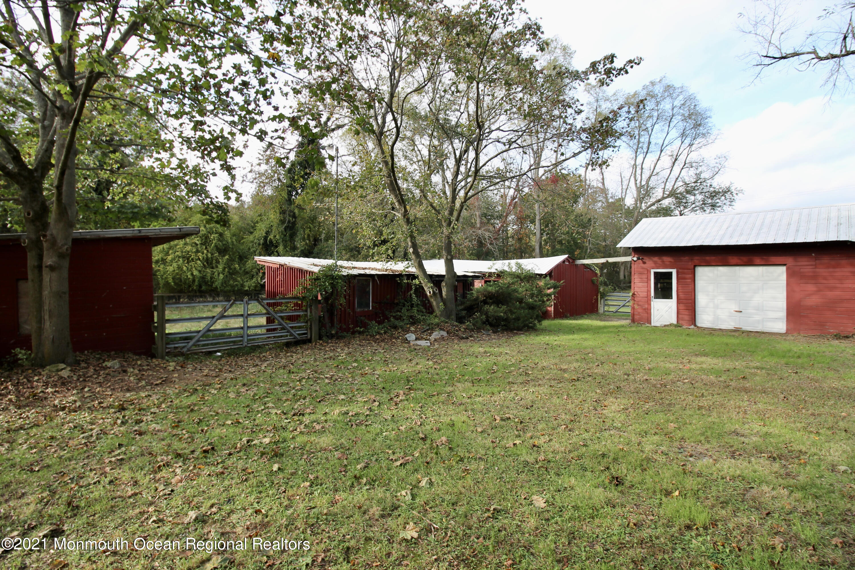 195 Bennett Road Freehold, NJ 07728 - Photo 60 of 90 a backyard of a house with lots of green space