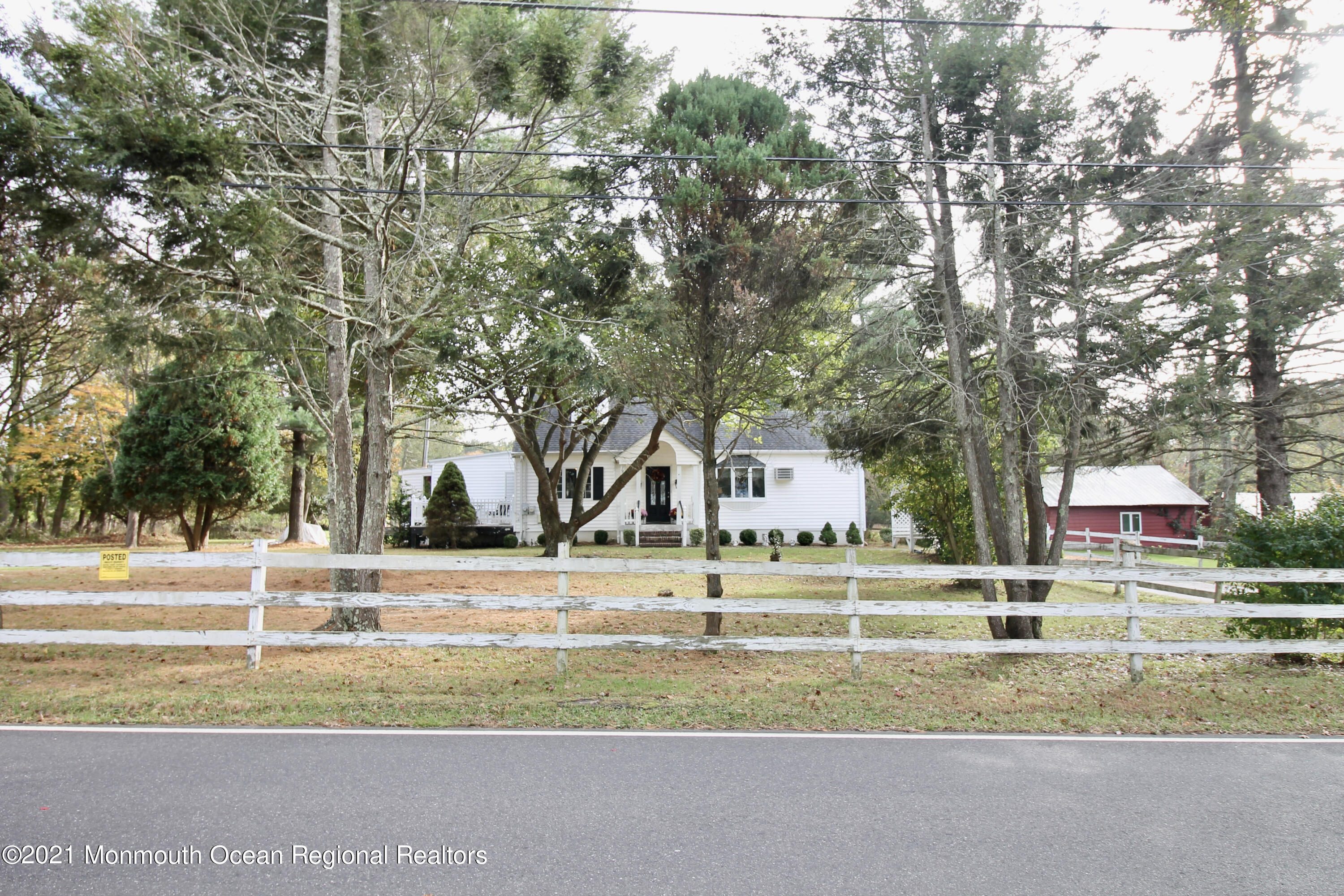195 Bennett Road Freehold, NJ 07728 - Photo 8 of 90 31A82D6C-E6E2-4F3A-AC9D-09BC04B7C80F_1_2