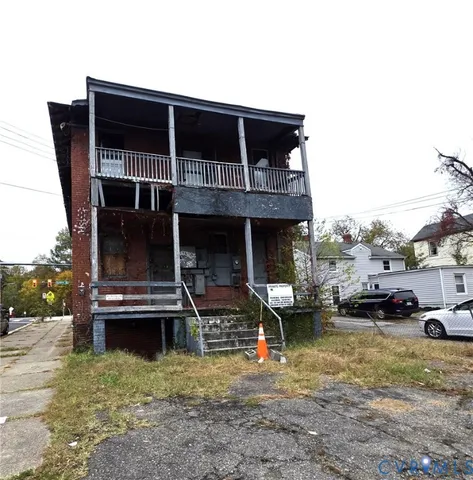 a view of building with car parked