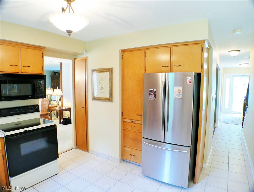6685 Bonnieview Road Cleveland, OH 44143 - Photo 10 of 27 Gallery Image 10
