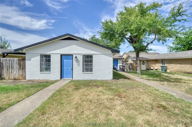 $1,025 | 2807 Sprucewood Street, Unit A, Bryan, TX 77801