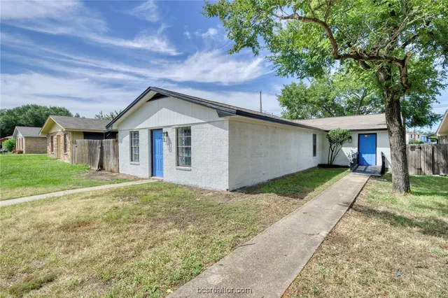 $1,025 | 2807 Sprucewood Street, Unit A, Bryan, TX 77801