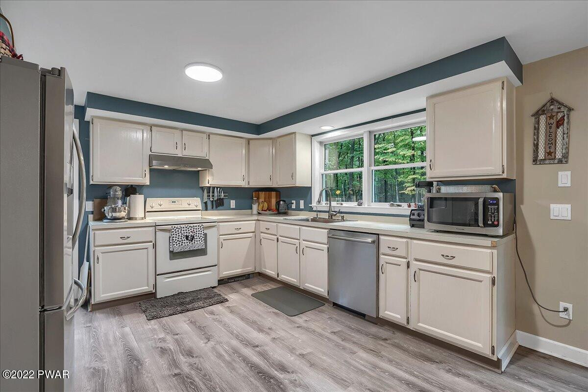 179 Emery Road Dingmans Ferry, PA 18328 - Photo 14 of 29 Kitchen