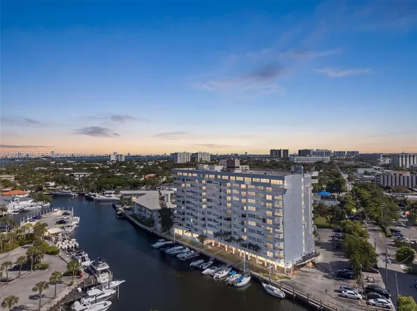 $2,400 | 13155 Ixora Court, Unit 512, North Miami, FL 33181