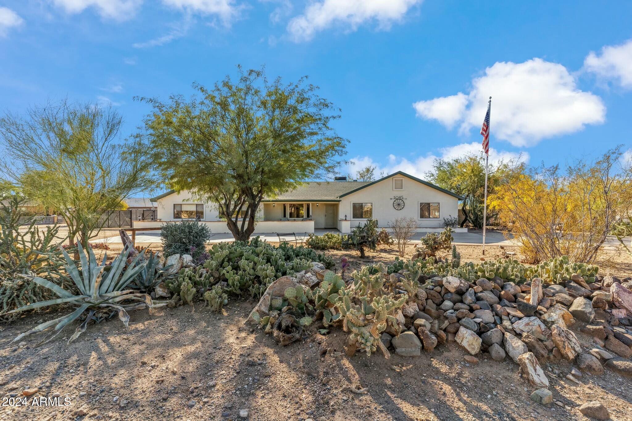 1045 East Cloud Road Phoenix, AZ 85086 - Photo 1 of 67 tempImageuMCkAN