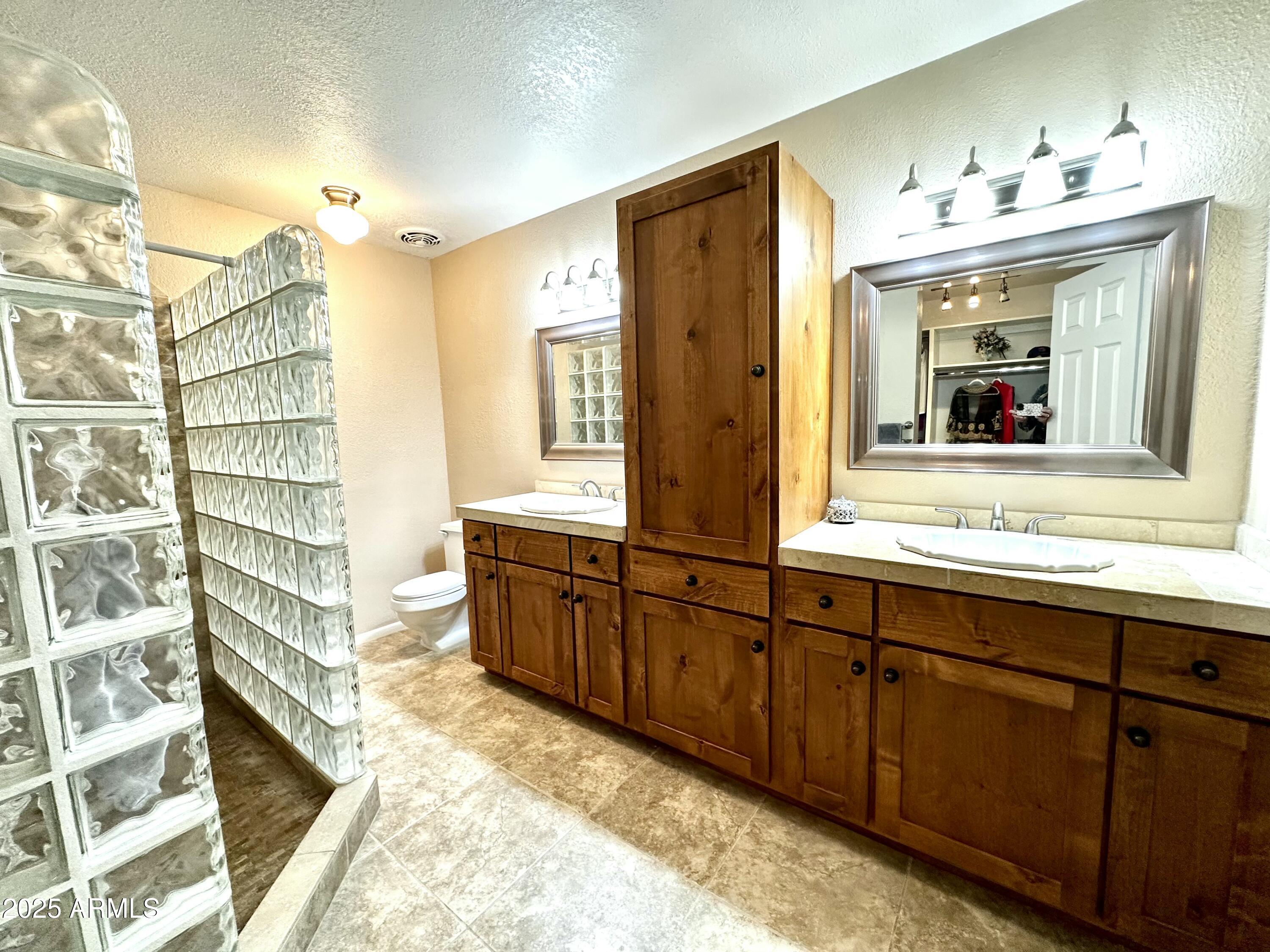 1045 East Cloud Road Phoenix, AZ 85086 - Photo 23 of 67 tempImageVxTbnZ