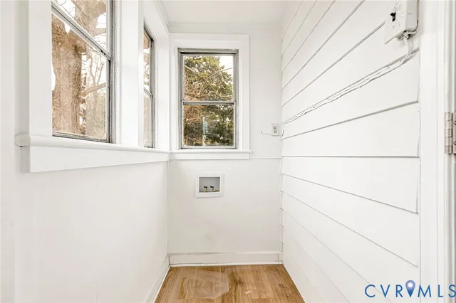a view of a window in an empty room