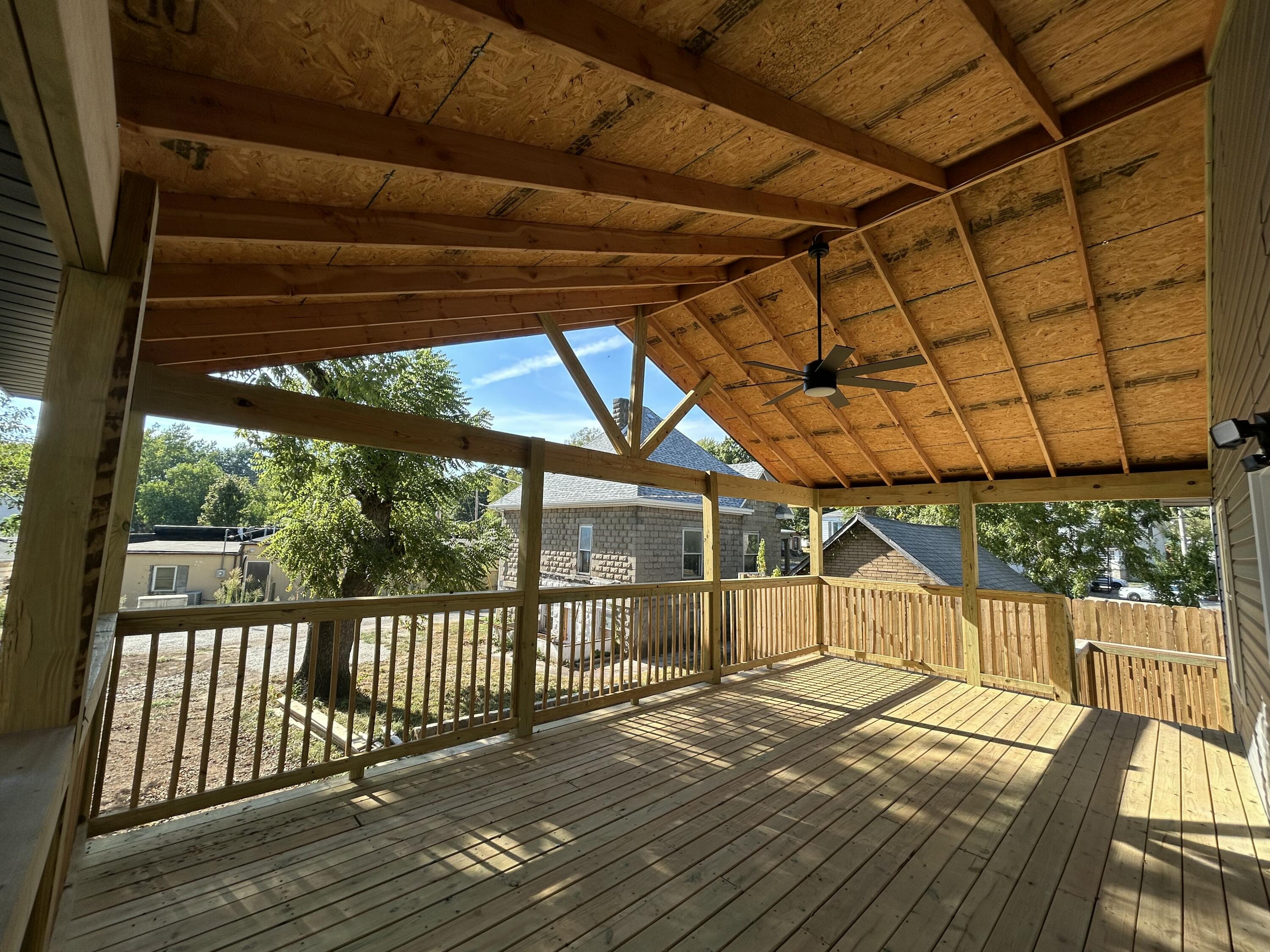 408 2nd Street Monett, MO 65708 - Photo 3 of 31 IMG_5994