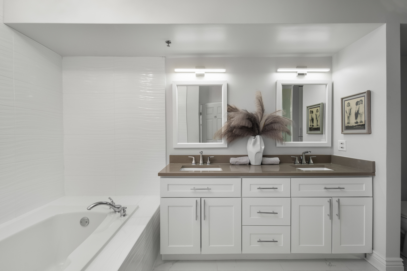 55 West Delaware Place, Unit 614 Chicago, IL 60610 - Photo 12 of 22