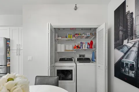 $829,000 | 55 West Delaware Place, Unit 614, Chicago, IL 60610