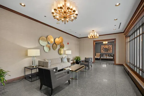 $829,000 | 55 West Delaware Place, Unit 614, Chicago, IL 60610