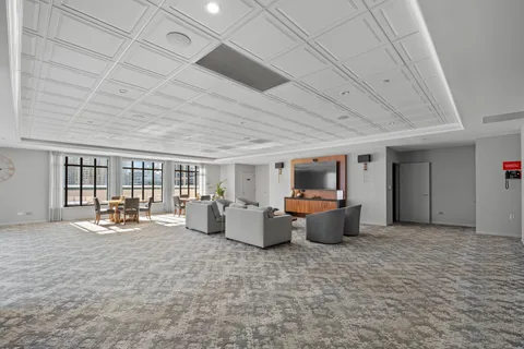 $829,000 | 55 West Delaware Place, Unit 614, Chicago, IL 60610