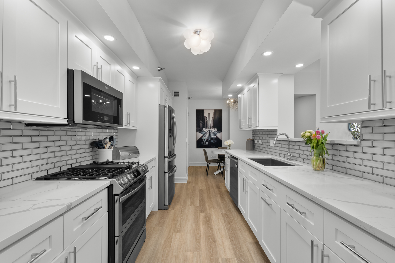 55 West Delaware Place, Unit 614 Chicago, IL 60610 - Photo 6 of 22