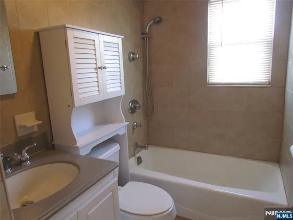 $2,200 | 23 1st Street, Unit 2, North Arlington, NJ 07031