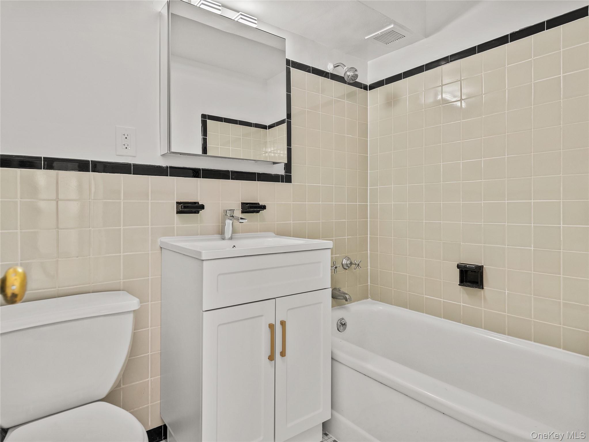 21-66 33rd Road, Unit 11B Queens, NY 11106 - Photo 16 of 20
