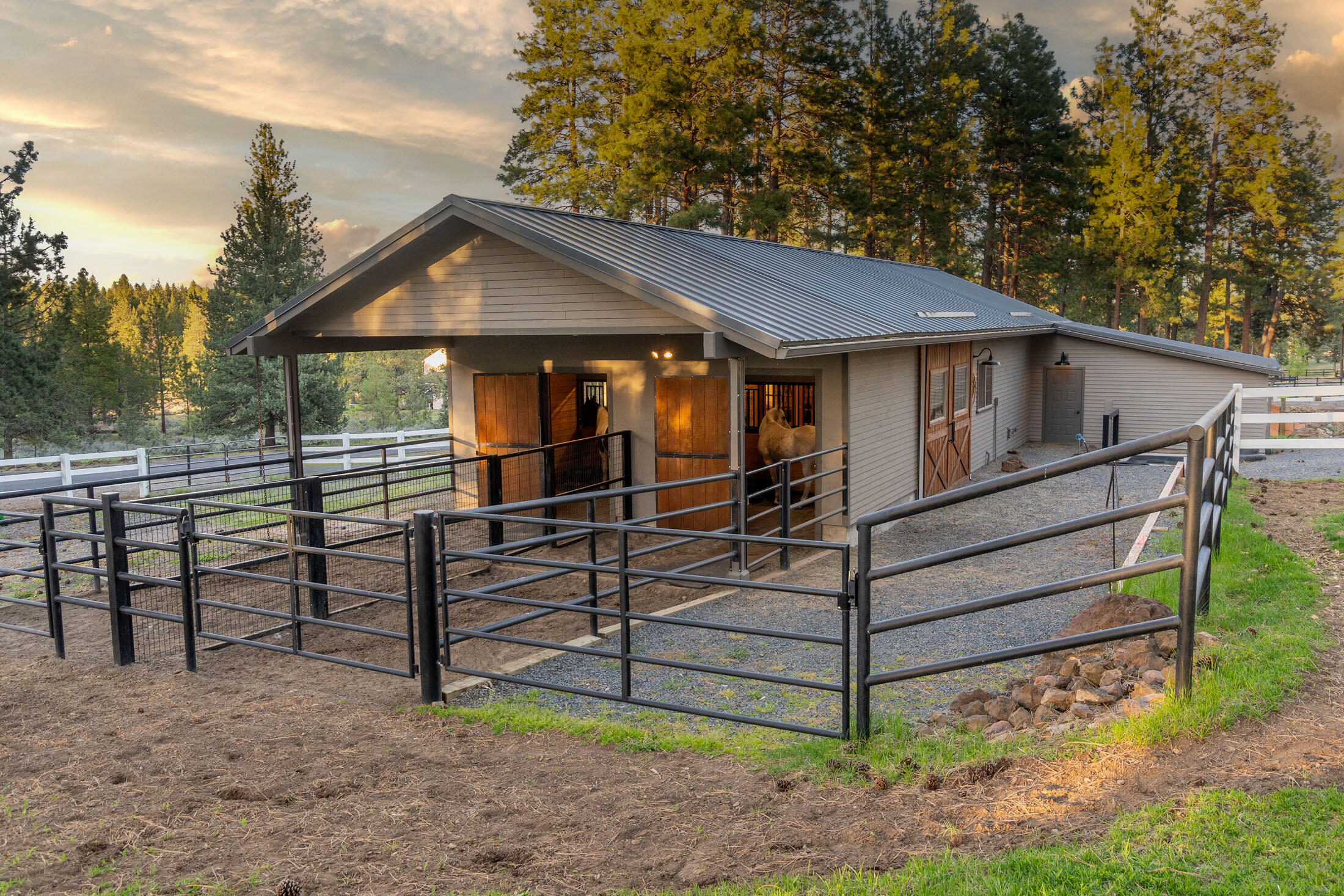 69520 Deer Ridge Road Sisters, OR 97759 - Photo 6 of 7 Barn