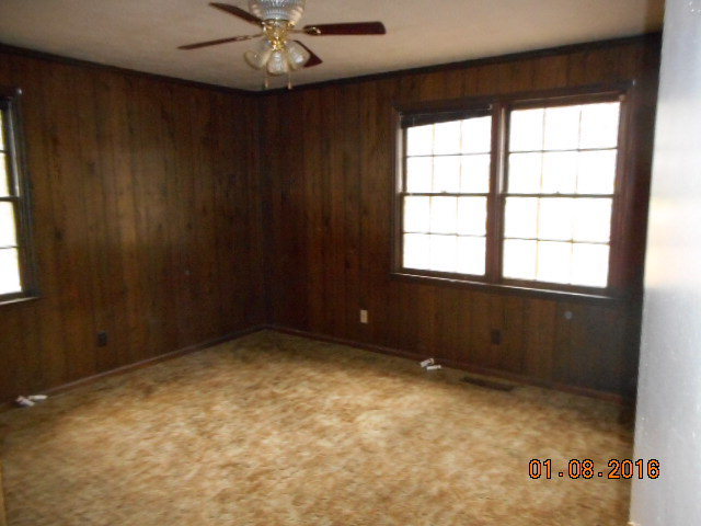 4602 Bishop Road Macon, GA 31206 - Photo 10 of 11 an empty room with a window
