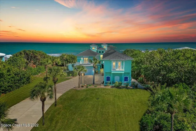 a view of a house with a big yard