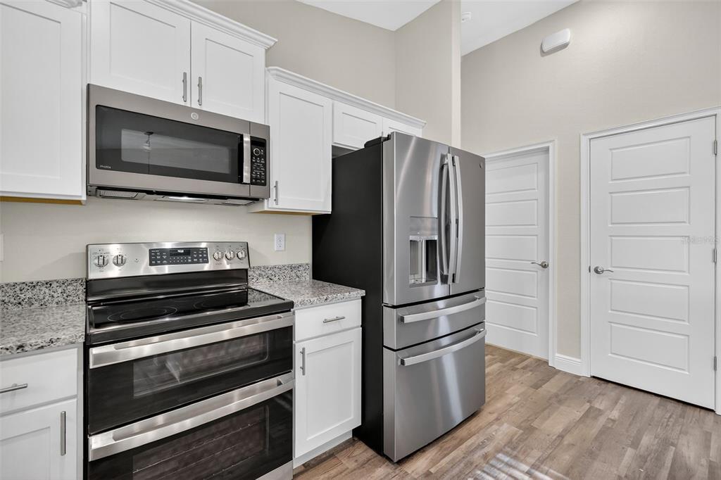 9 Chestnut Run Ocala, FL 34480 - Photo 15 of 17 a kitchen with a refrigerator stove and microwave