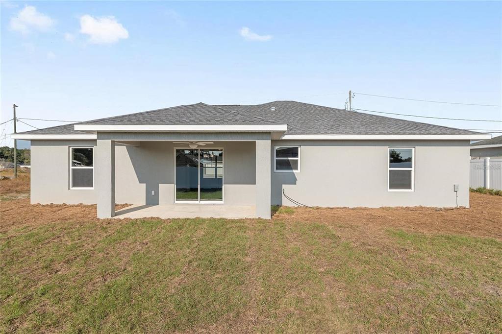 9 Chestnut Run Ocala, FL 34480 - Photo 4 of 17 a front view of a house with a yard
