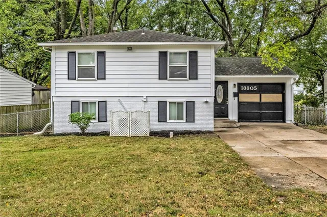 $190,000 | 18805 East Arrowhead Drive, Independence, MO 64056