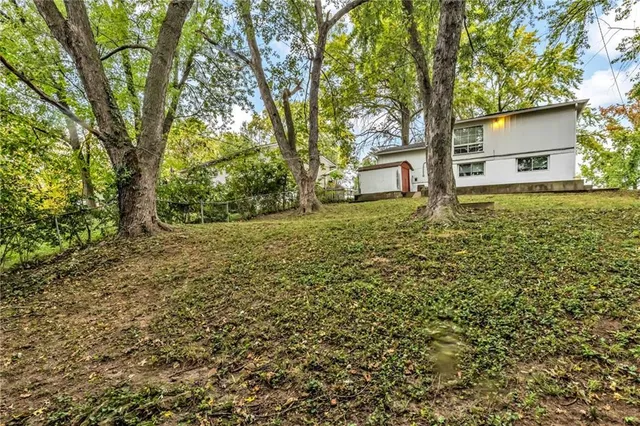 $190,000 | 18805 East Arrowhead Drive, Independence, MO 64056