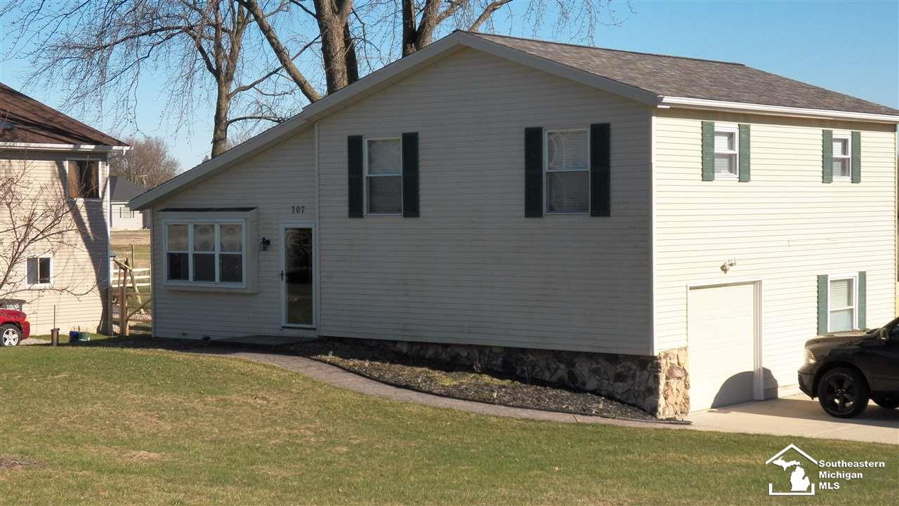 707 East Erie Road Temperance, MI 48182 - Photo 2 of 18 31376528-1.JPG