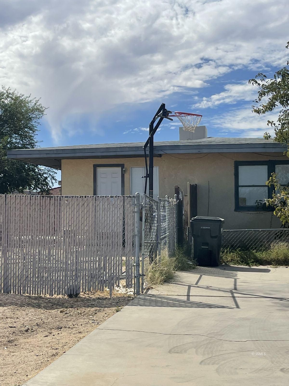 425 South Richmond Road Ridgecrest, CA 93555 - Photo 6 of 8