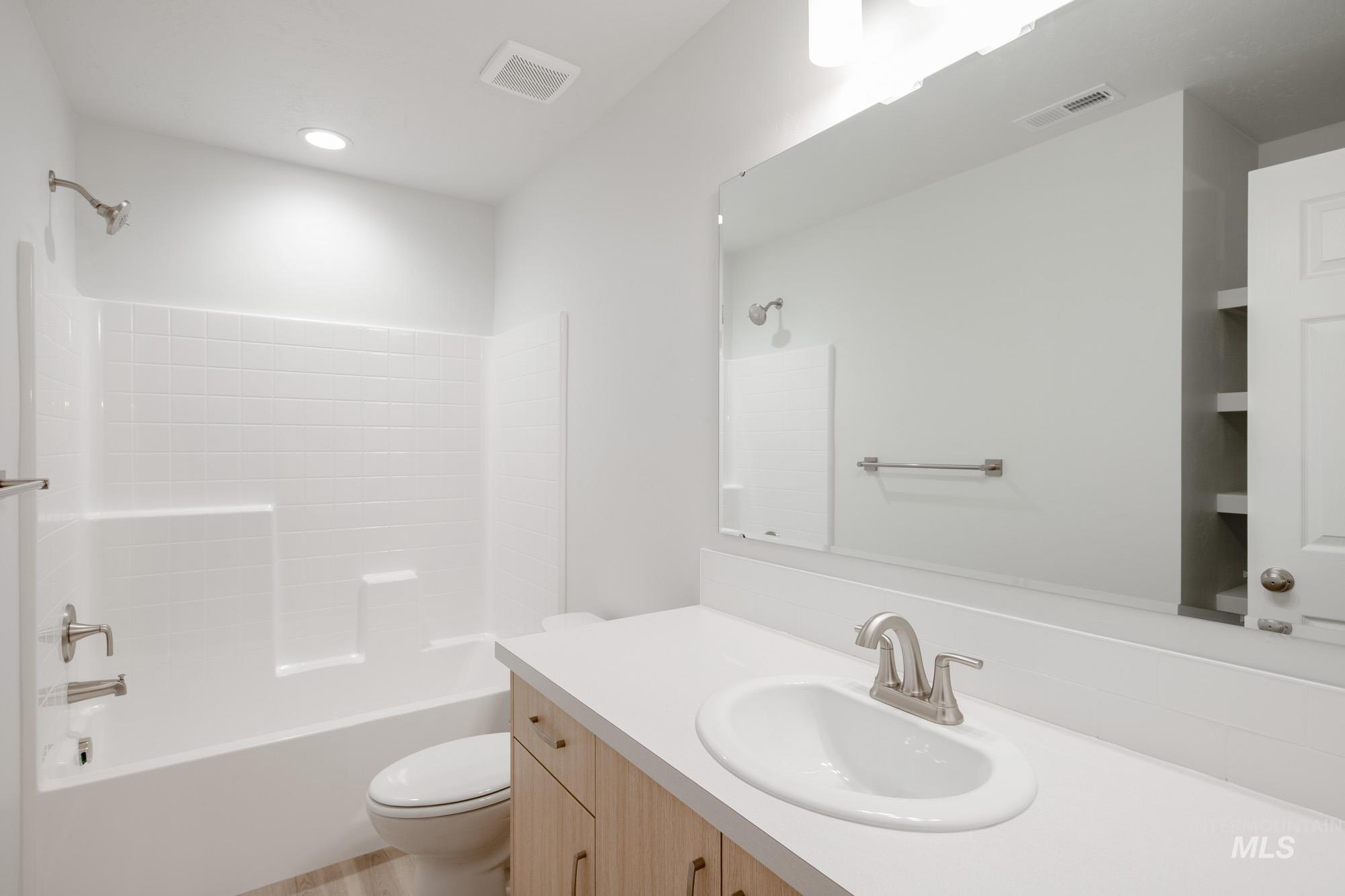 1472 Long Pond Street Middleton, ID 83644 - Photo 20 of 21 Full bathroom with bathing tub / shower combination and vanity