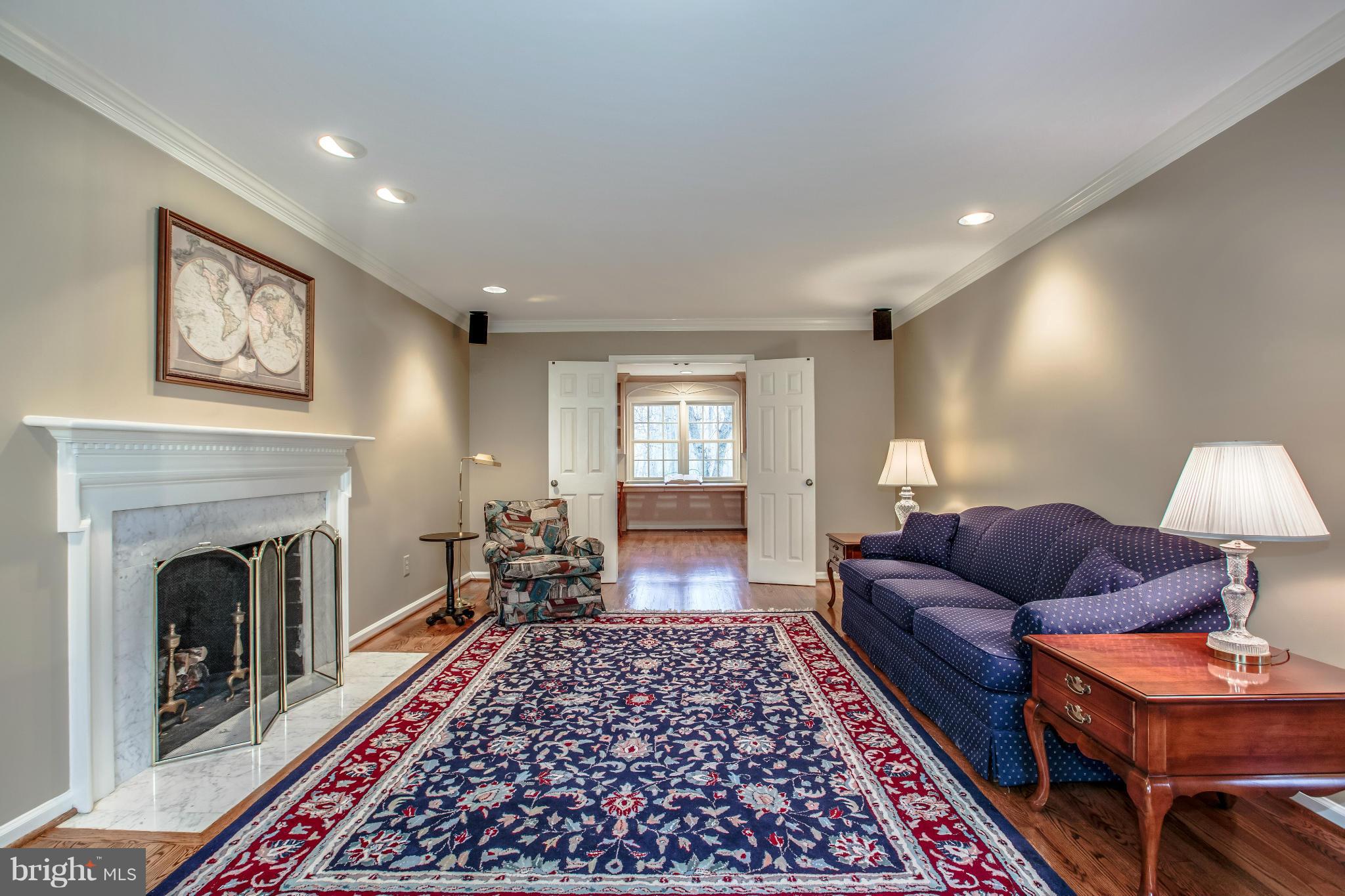 1096 Old Cedar Road McLean, VA 22102 - Photo 3 of 30 Living Room