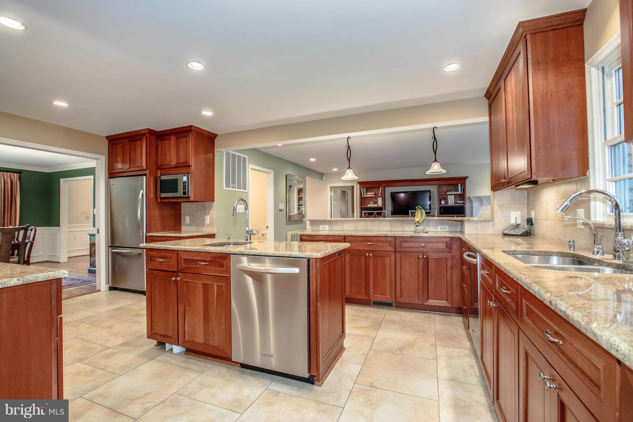 1096 Old Cedar Road McLean, VA 22102 - Photo 8 of 30 Kitchen