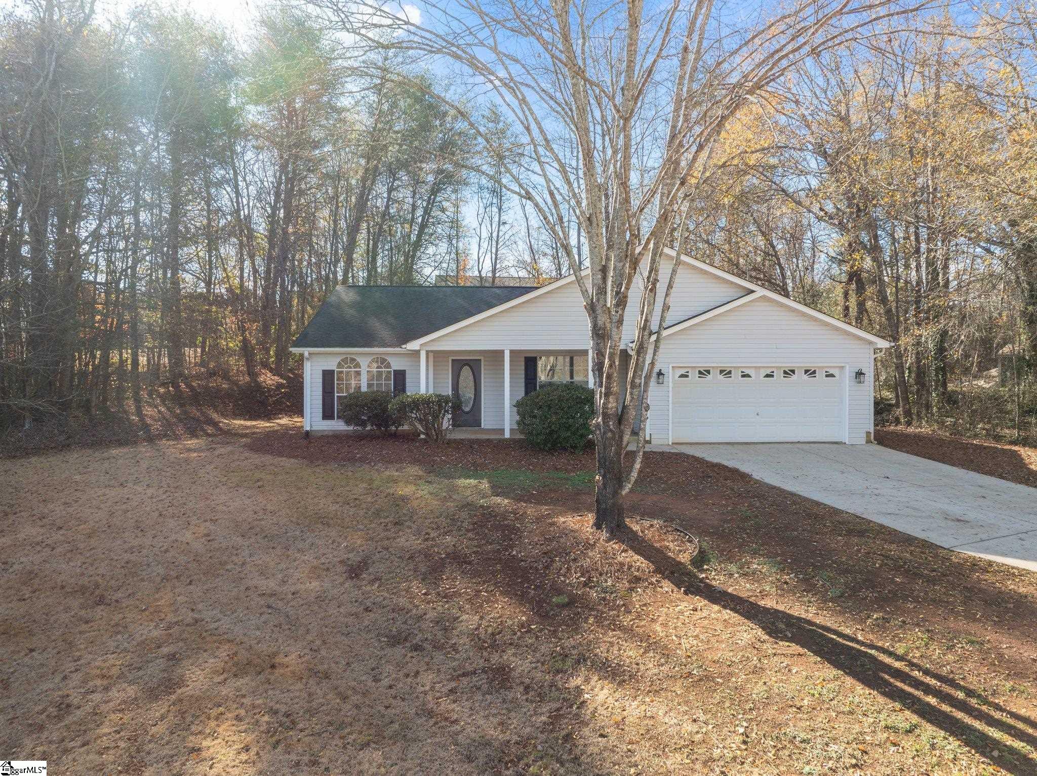 121 Confederate Lane Greer, SC 29651 - Photo 2 of 35