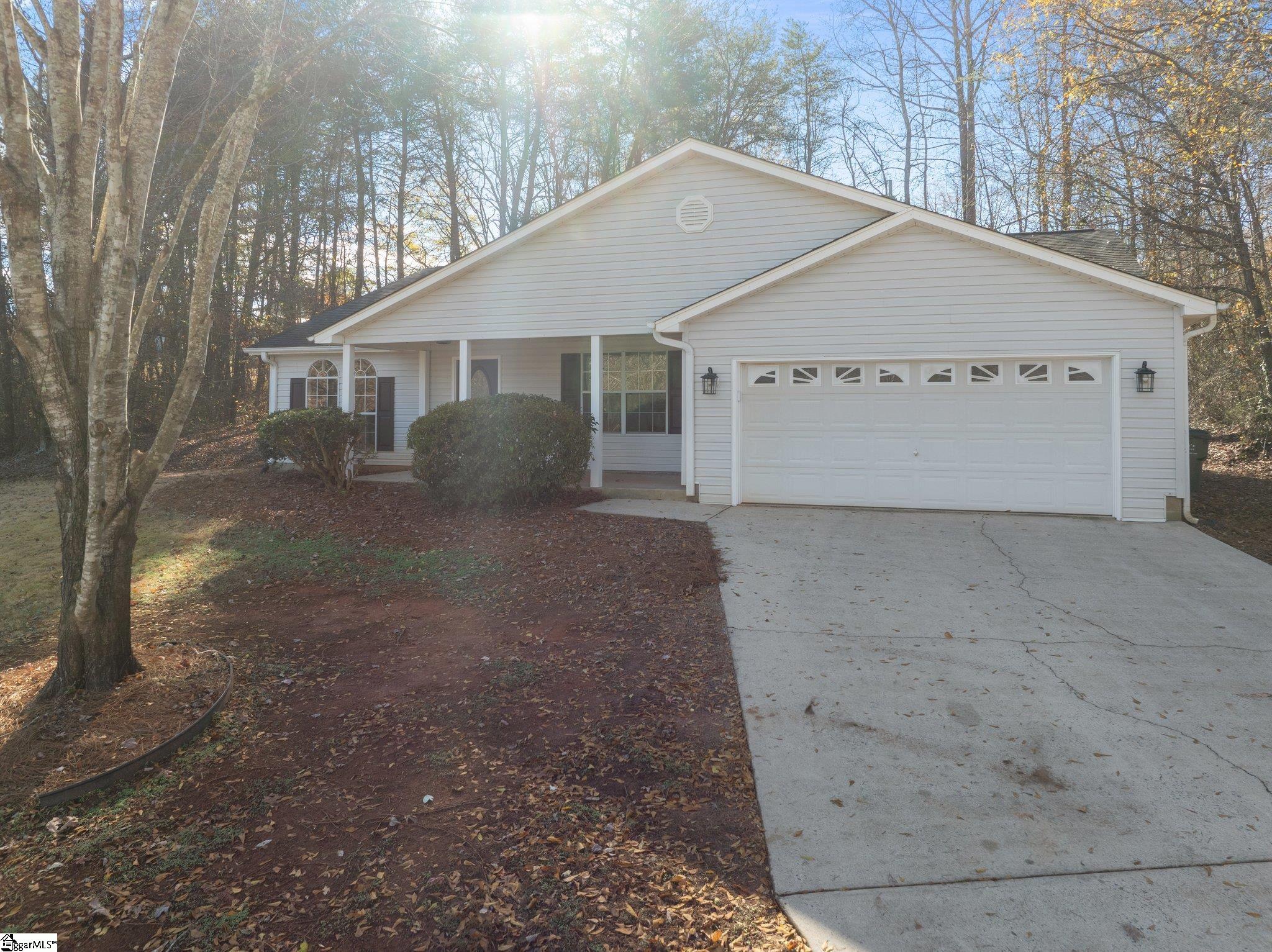 121 Confederate Lane Greer, SC 29651 - Photo 3 of 35
