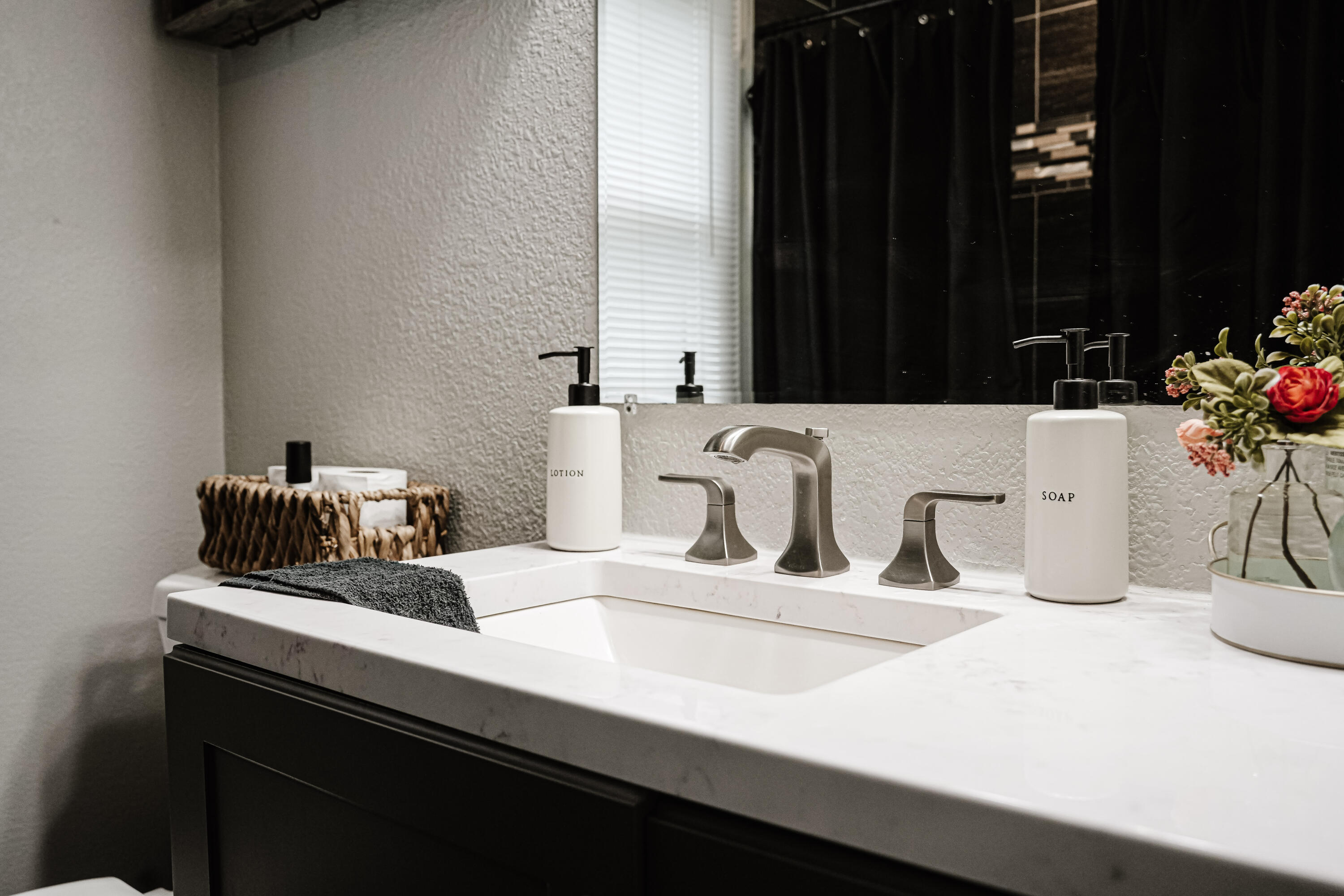 3014 Green Bay Road Port Washington, WI 53074 - Photo 28 of 60 21-DSC09475